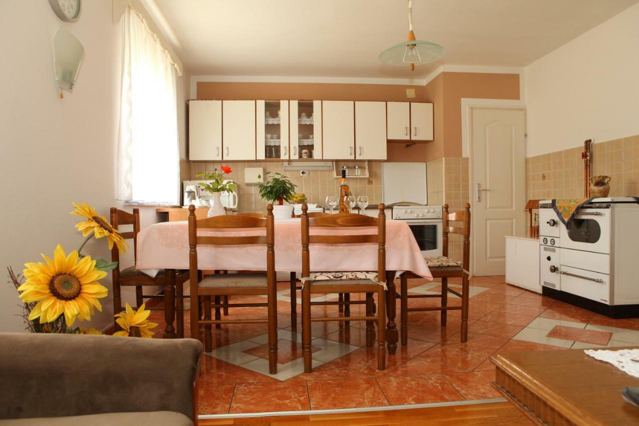 Apartman Matej Appartement Otočac Buitenkant foto