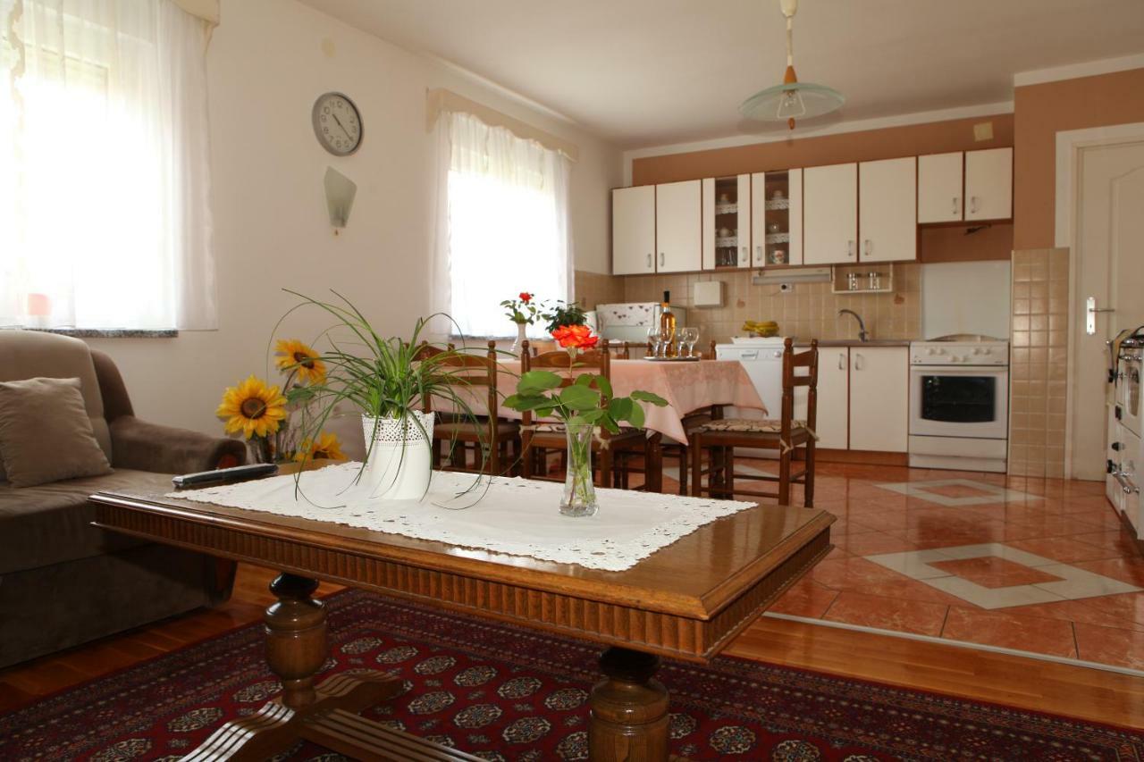Apartman Matej Appartement Otočac Buitenkant foto