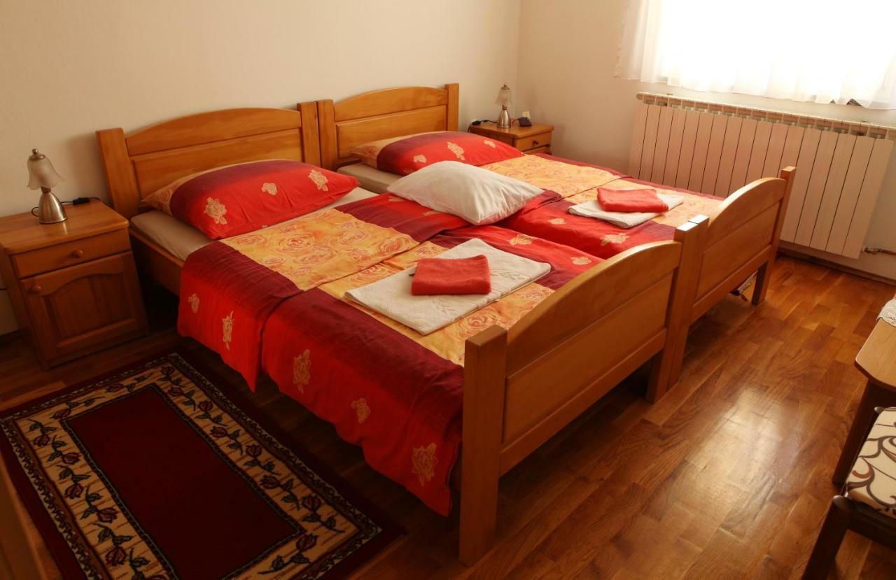 Apartman Matej Appartement Otočac Buitenkant foto