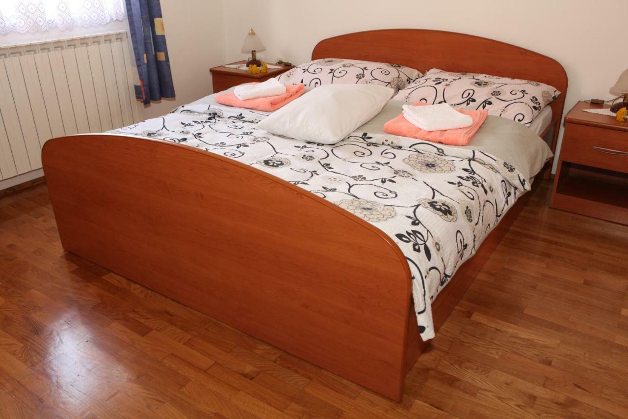 Apartman Matej Appartement Otočac Buitenkant foto