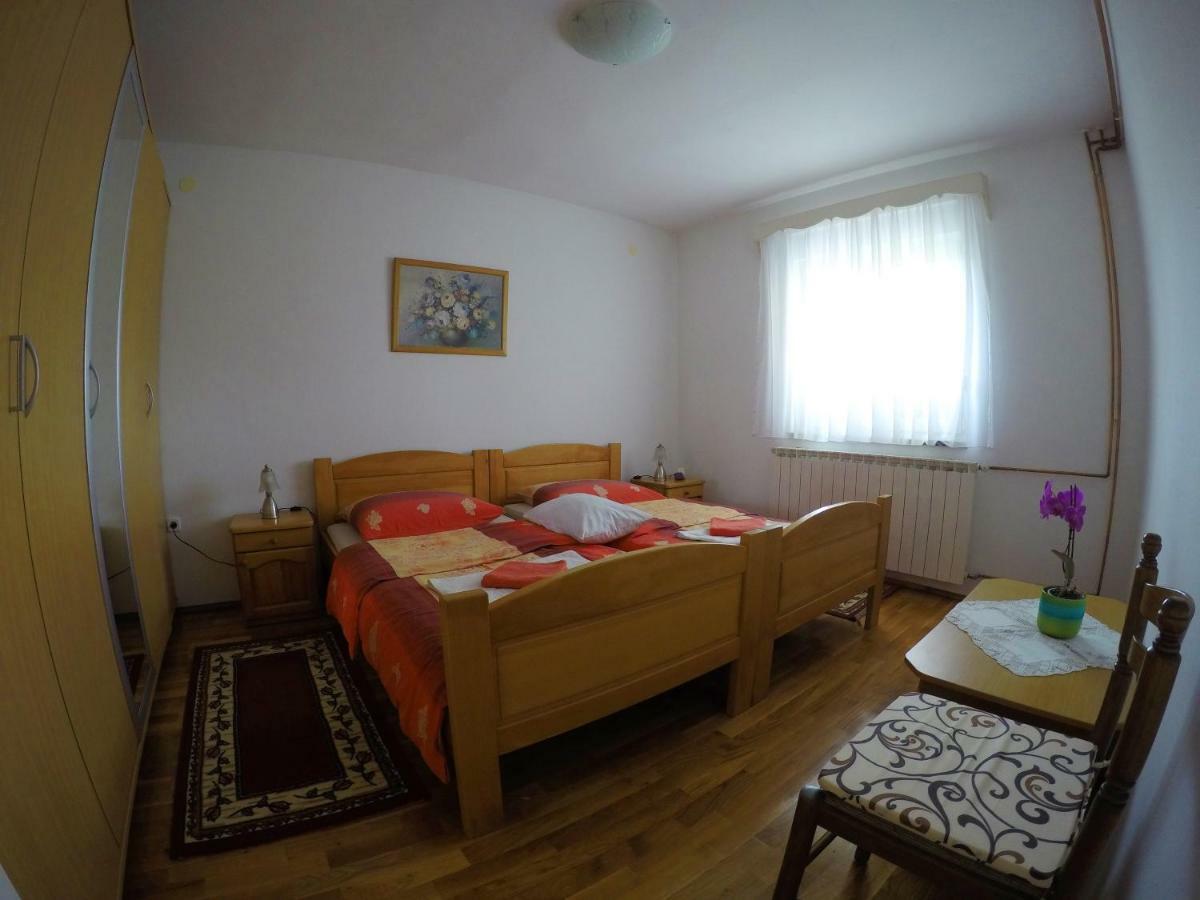 Apartman Matej Appartement Otočac Buitenkant foto